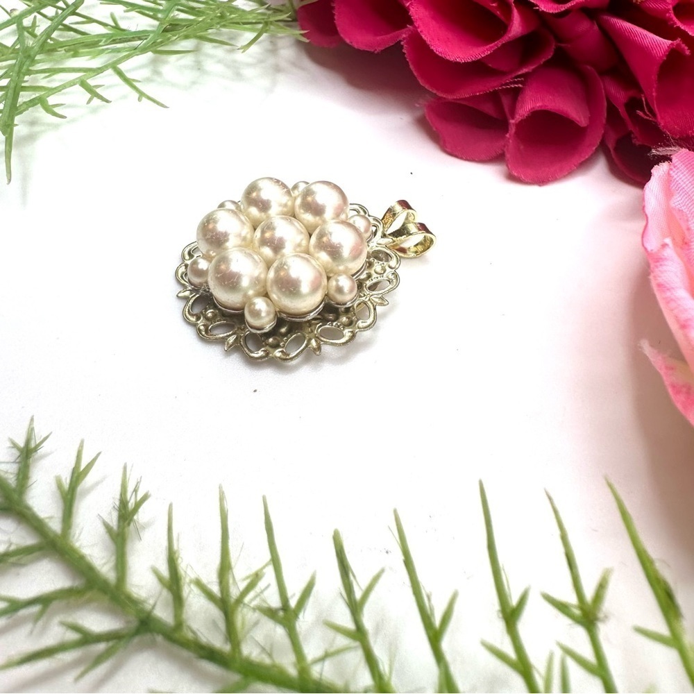 NEW⚜️Pearl Cluster Charm Pendant - Picture 4 of 5
